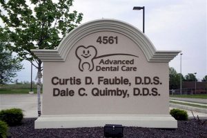 Custom outdoor sign for advance dental care Qc Signs & Graphics