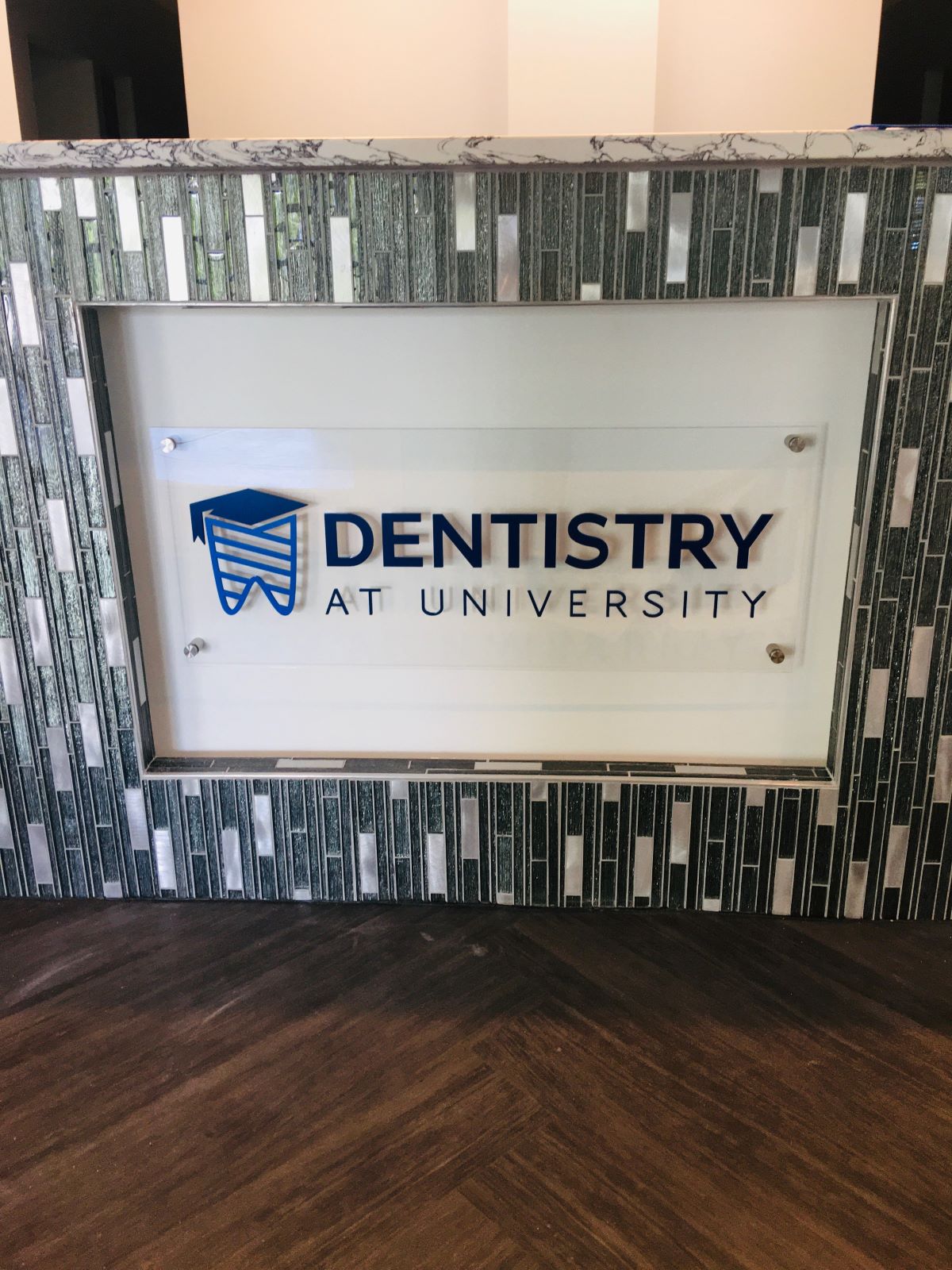 Dentist office lobby sign made by Qc Signs & Graphics